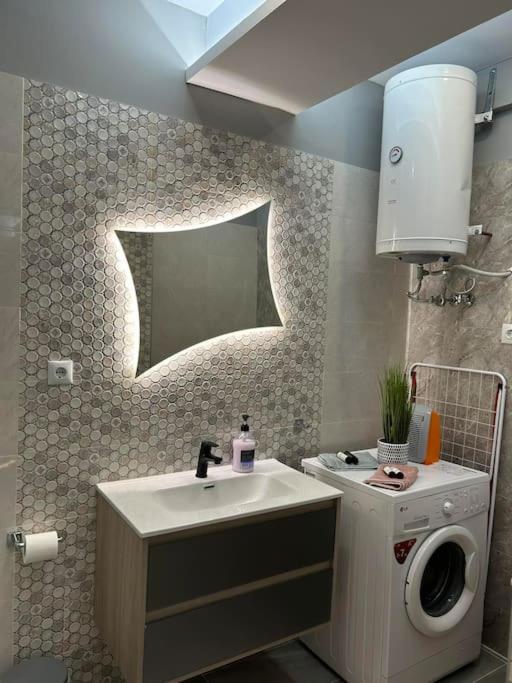 Black Eagle Apartment Drama Bagian luar foto